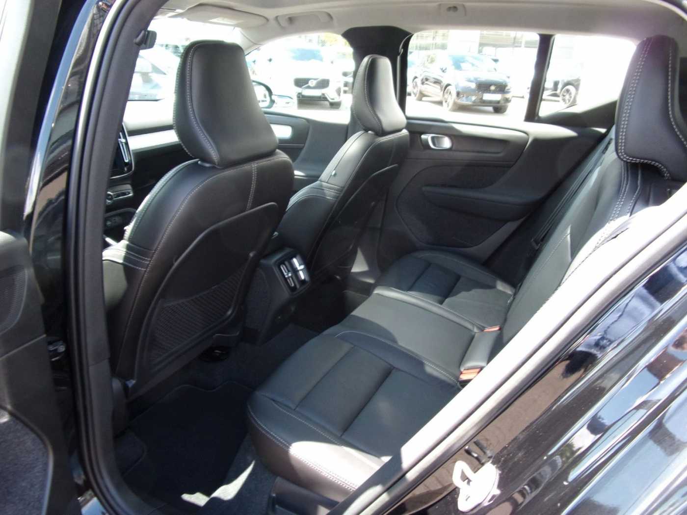 Volvo  T3 Momentum Pro 2WD