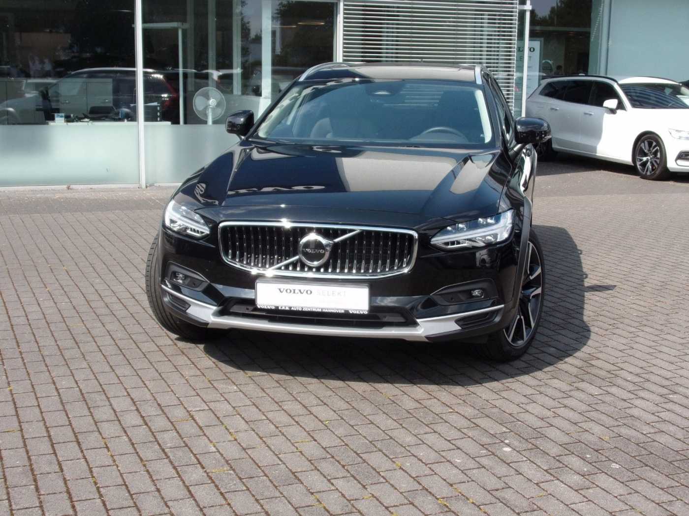 Volvo  B4  AWD Plus
