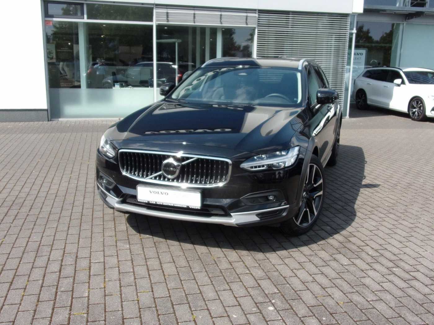 Volvo  B4  AWD Plus