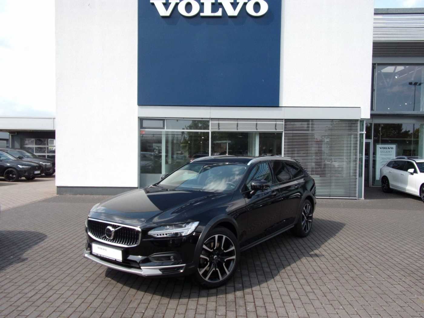 Volvo  B4  AWD Plus