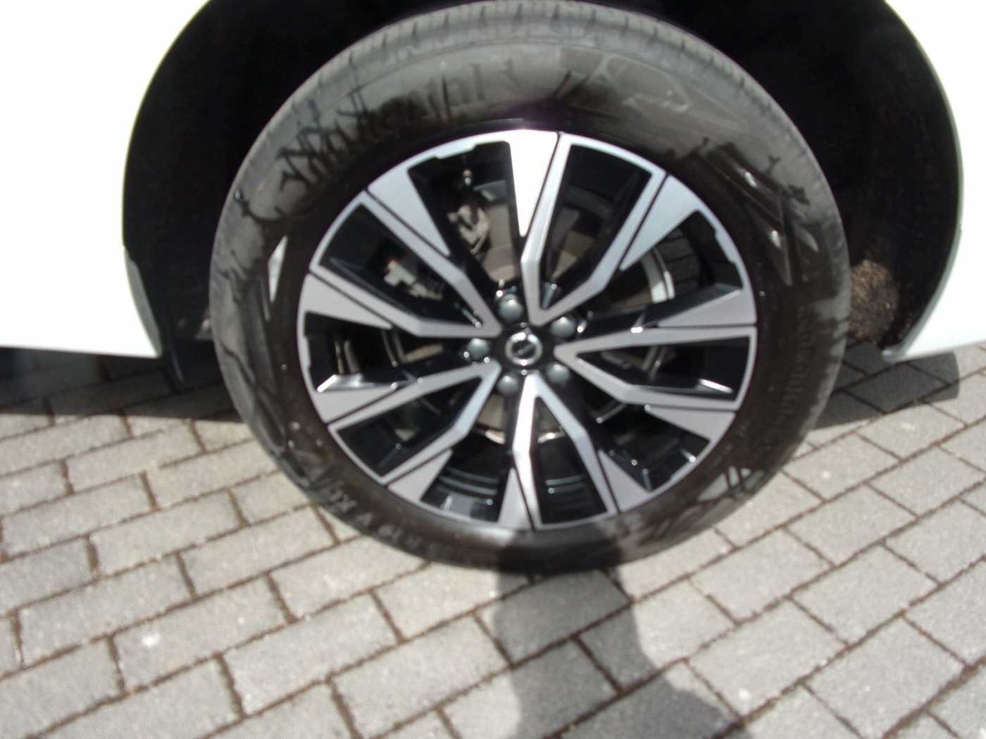 Volvo  B4 Plus Dark 2WD