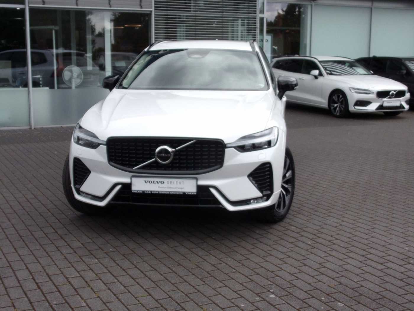 Volvo  XC60 Plus Dark 2WD