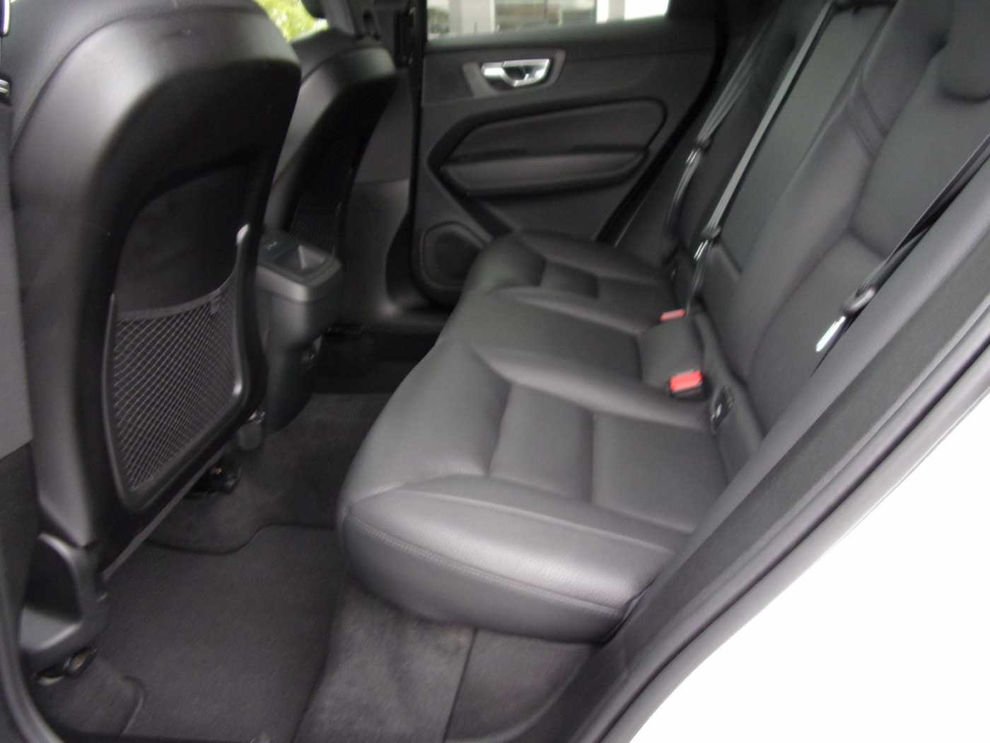 Volvo  XC60 Plus Dark 2WD