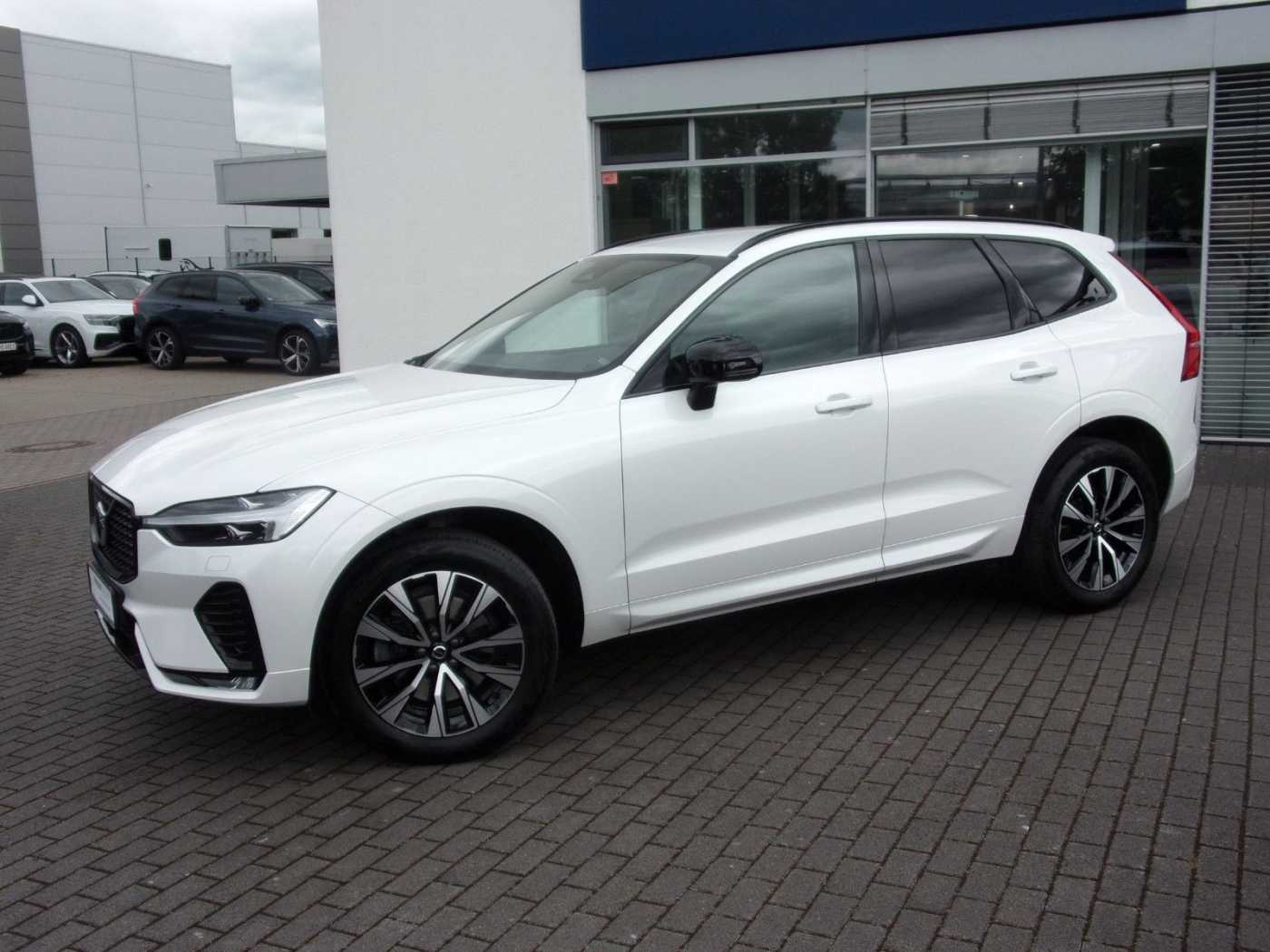 Volvo  XC60 Plus Dark 2WD