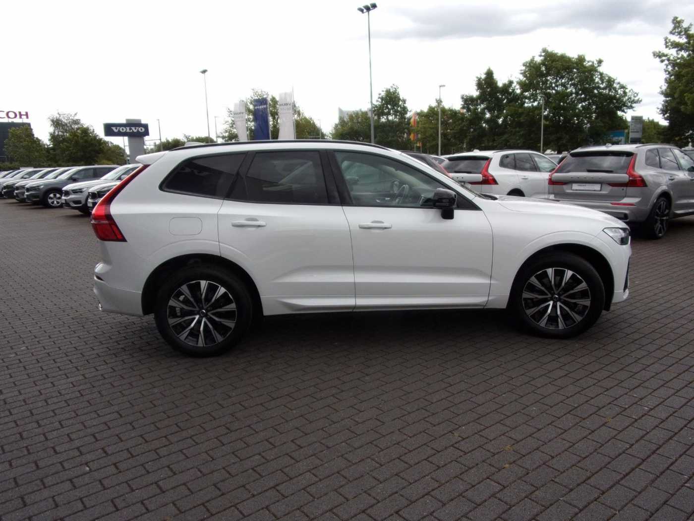 Volvo  XC60 Plus Dark 2WD