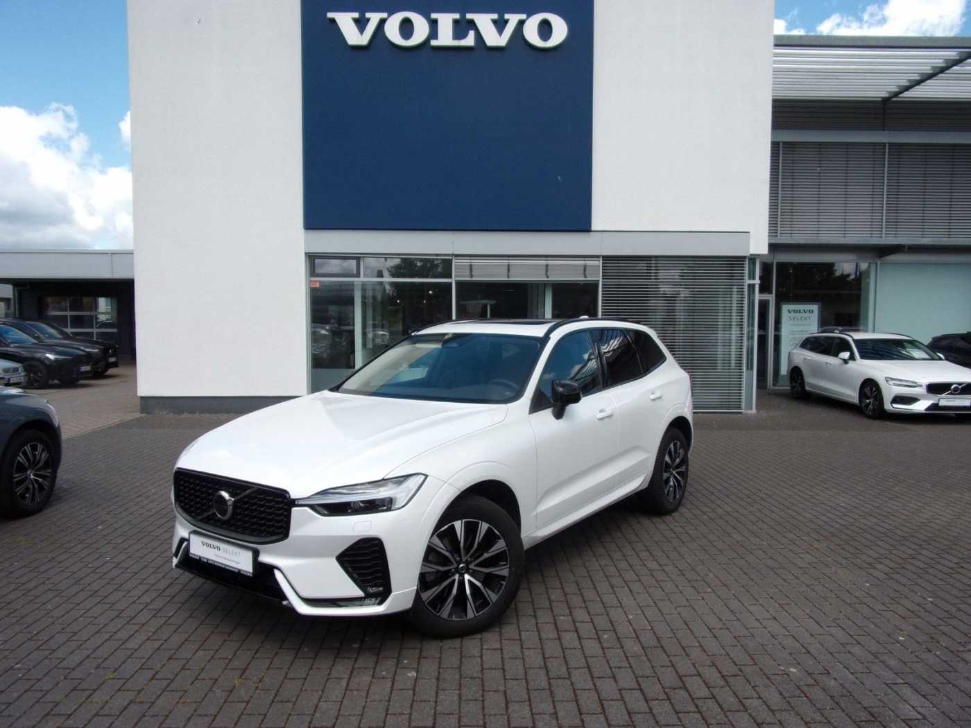 Volvo  B4 Plus Dark 2WD