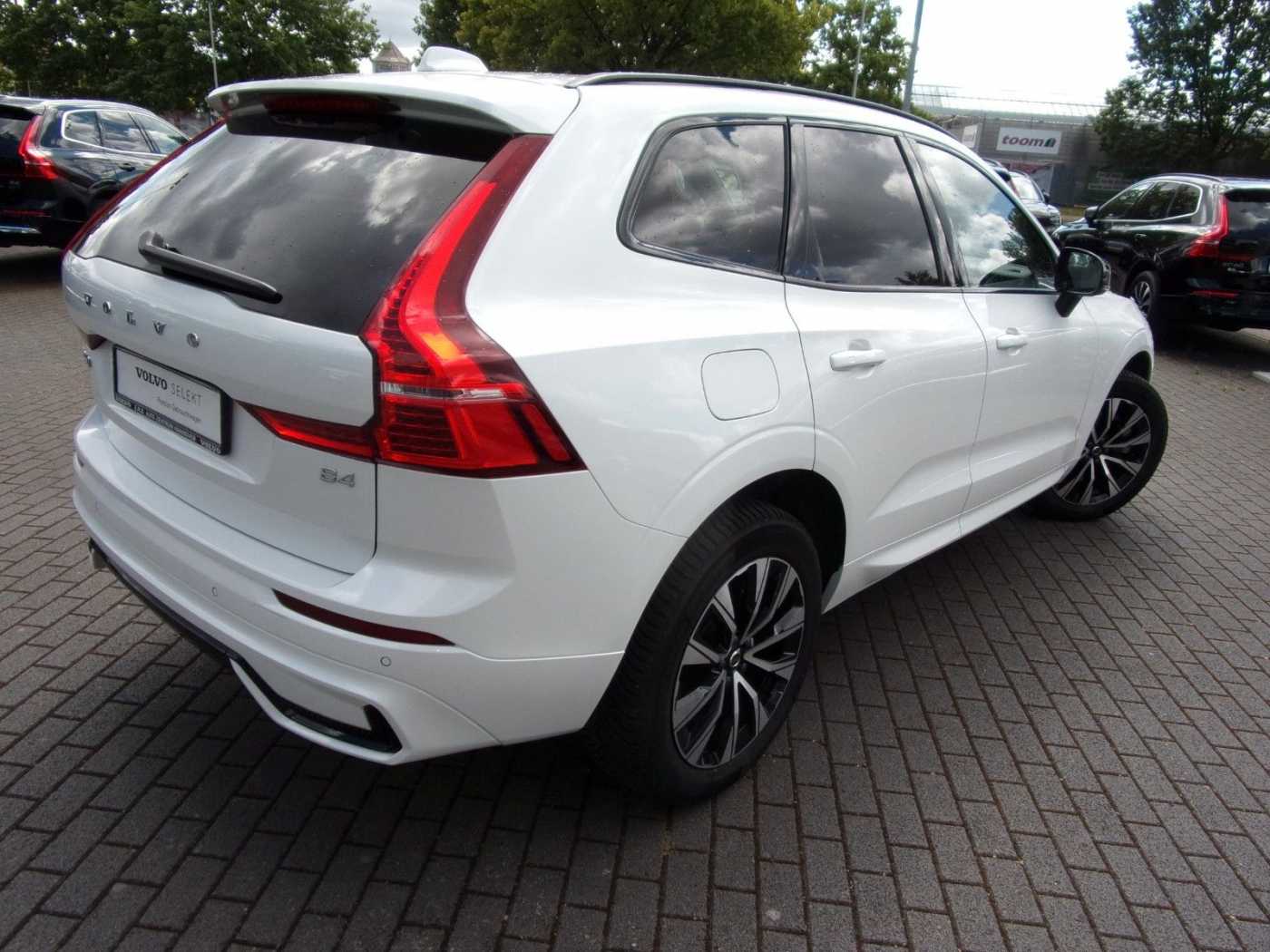 Volvo  B4 Plus Dark 2WD