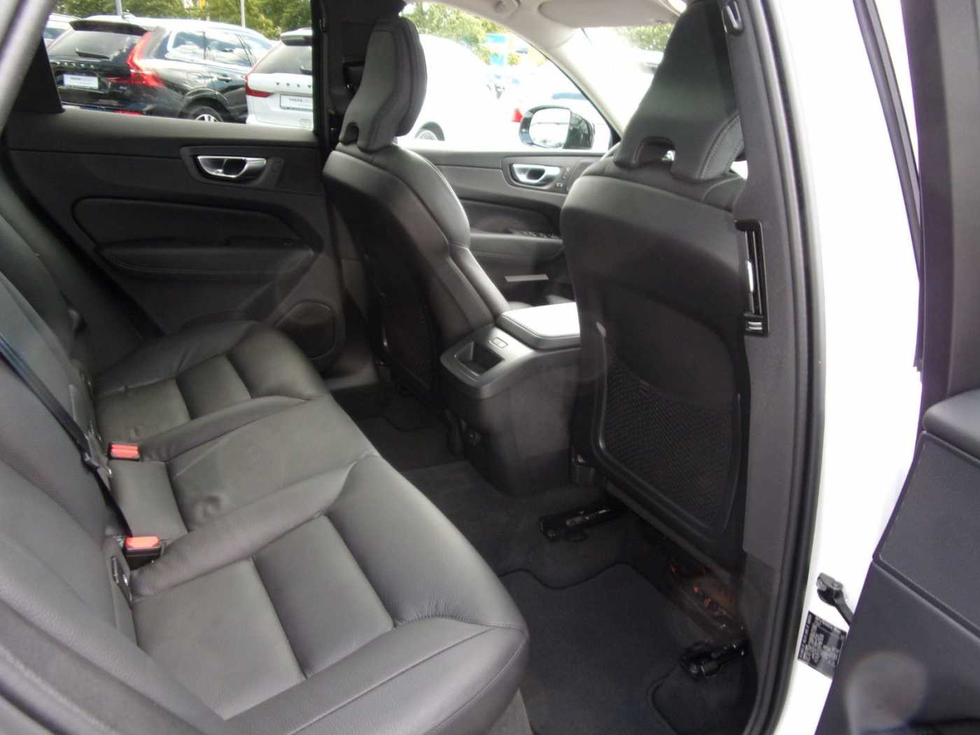 Volvo  B4 Plus Dark 2WD