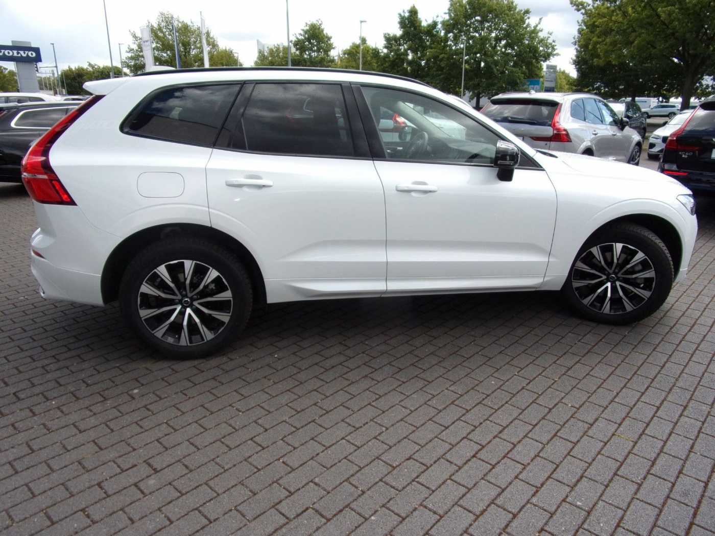 Volvo  B4 Plus Dark 2WD