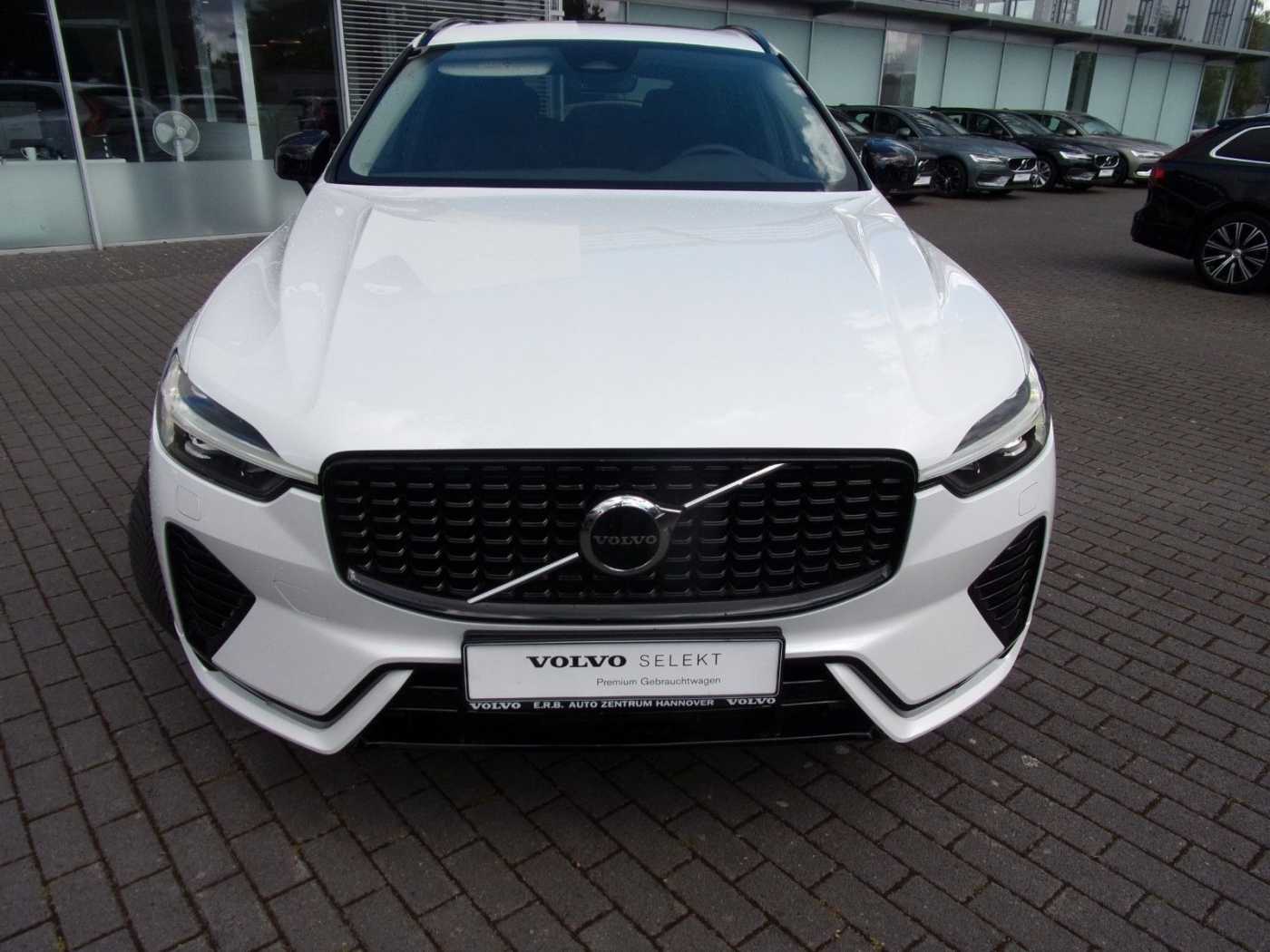 Volvo  B4 Plus Dark 2WD