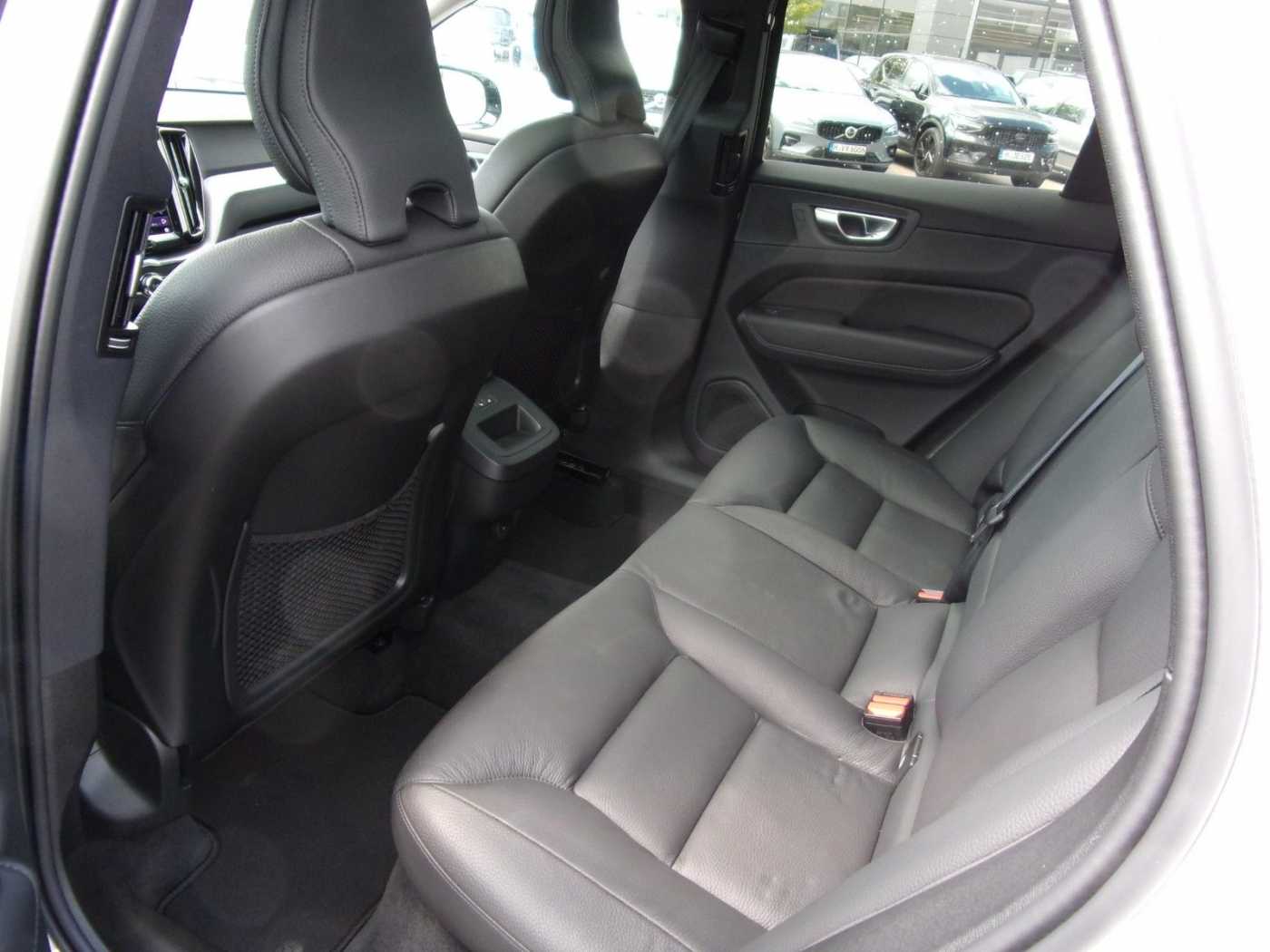 Volvo  B4 Plus Dark 2WD