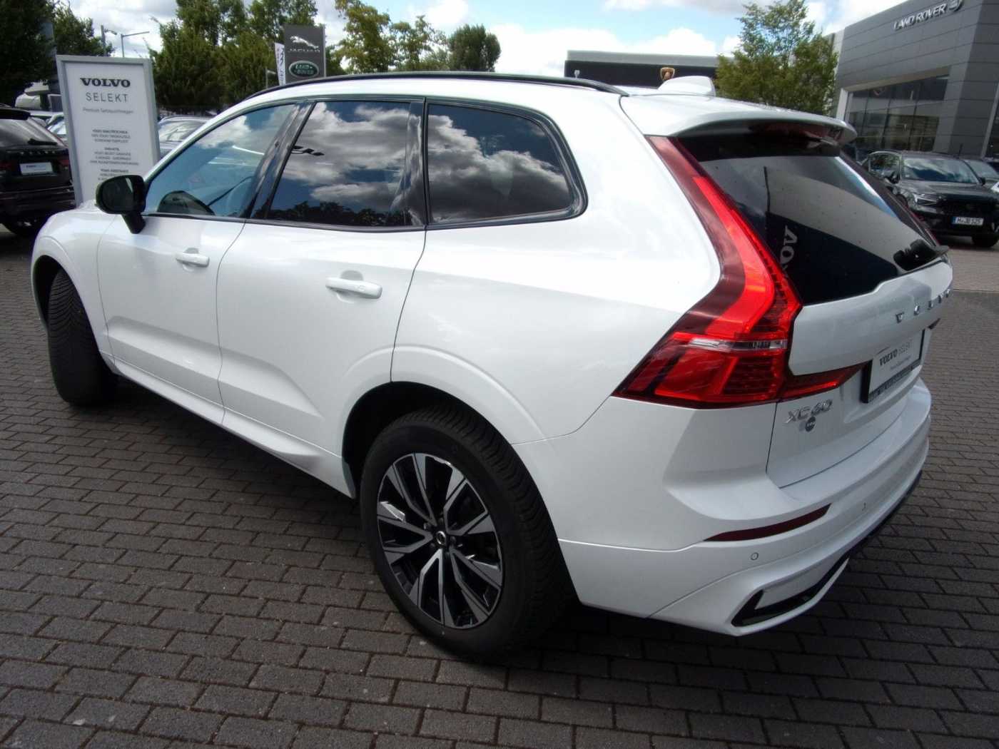 Volvo  B4 Plus Dark 2WD