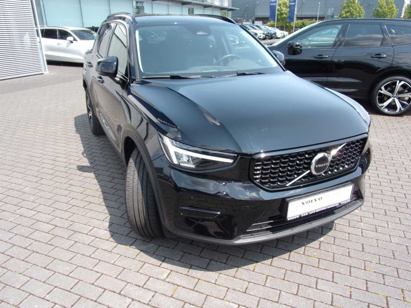 Volvo  B3 Plus Dark 2WD