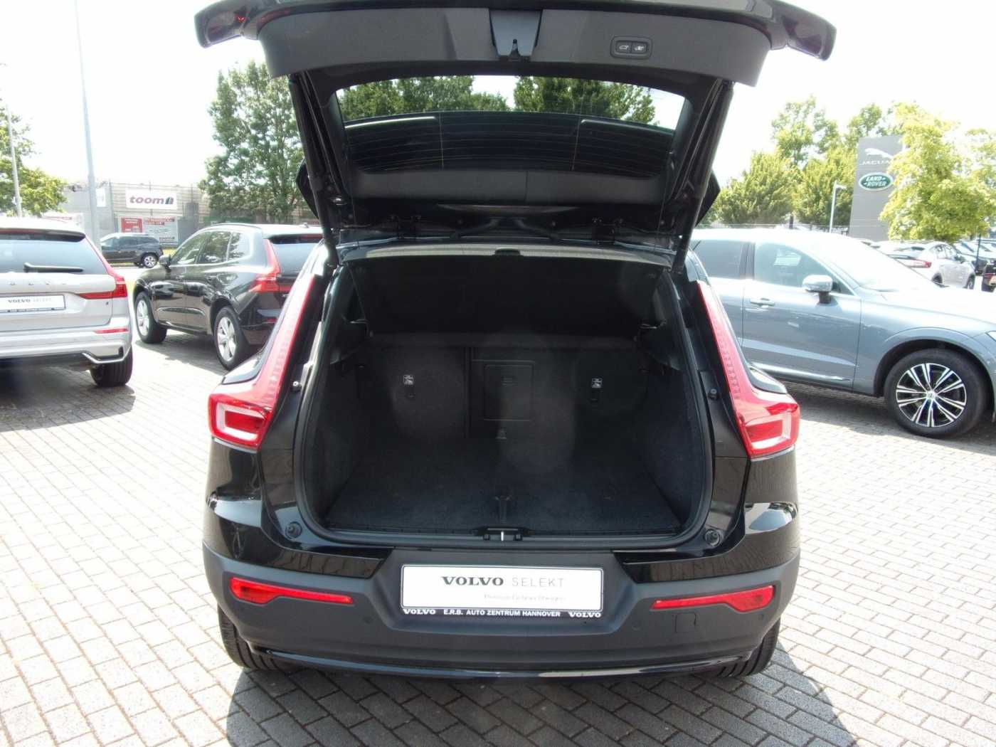 Volvo  B3 Plus Dark 2WD