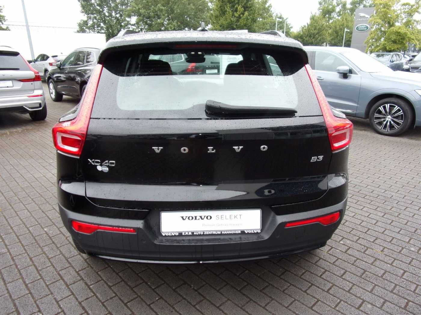 Volvo  B3 Plus Dark 2WD