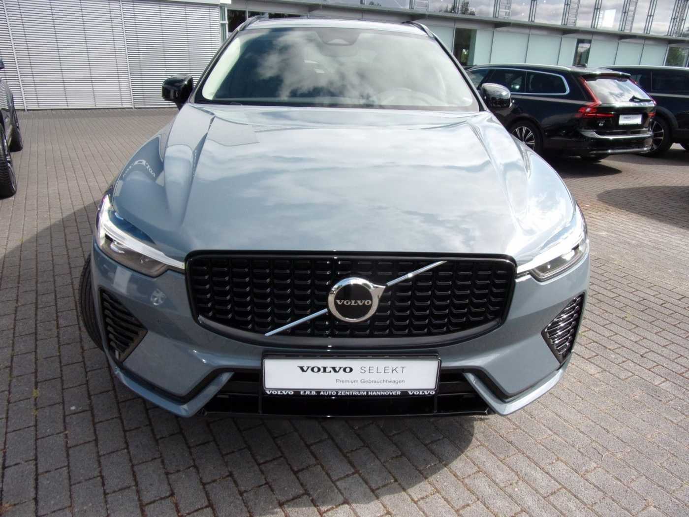 Volvo  B4 Plus Dark 2WD
