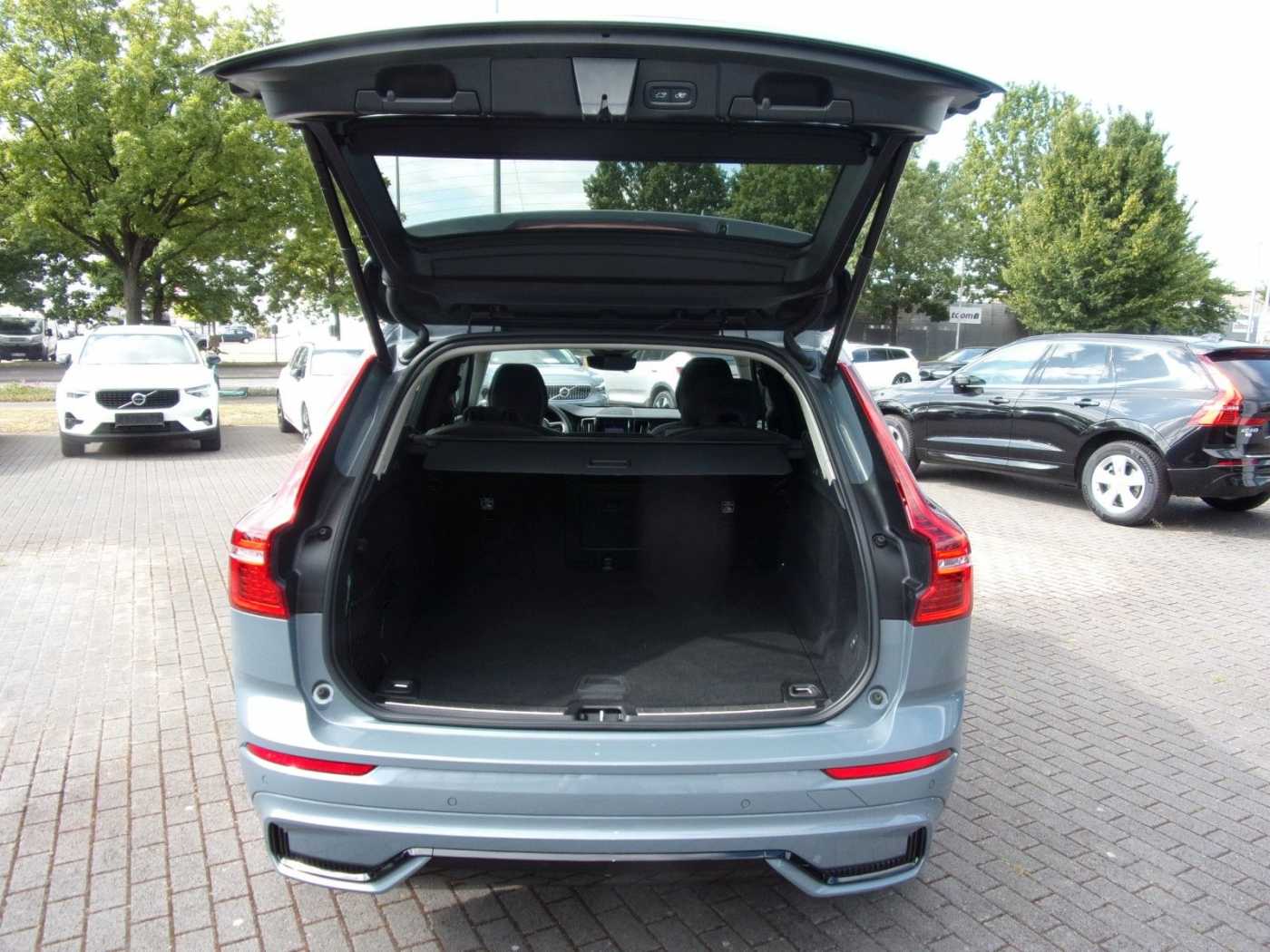 Volvo  B4 Plus Dark 2WD