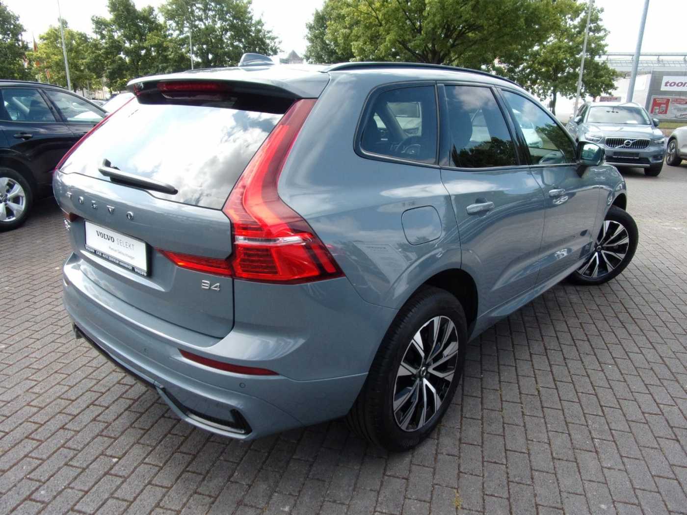 Volvo  B4 Plus Dark 2WD