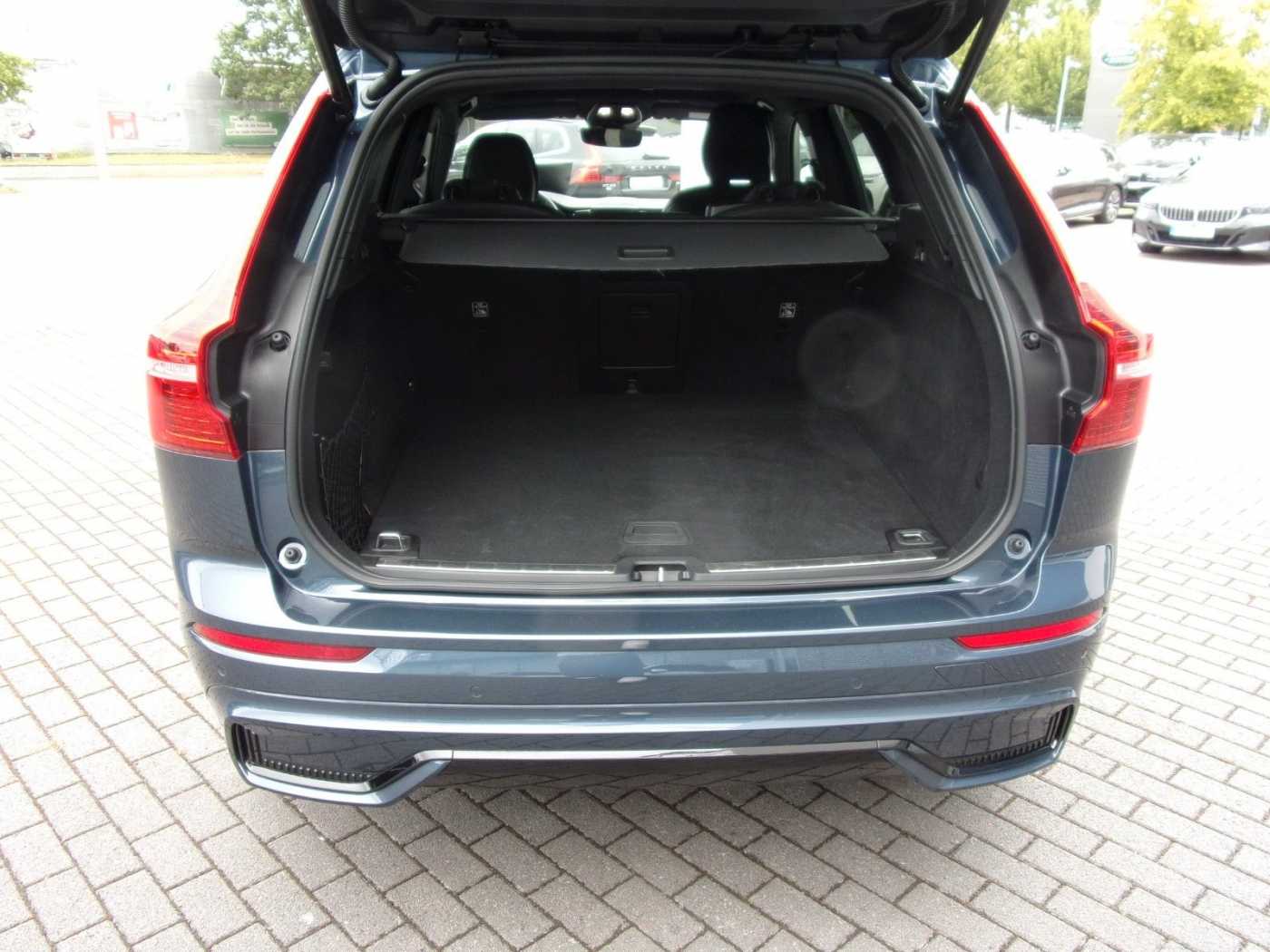 Volvo  B4 Plus Dark 2WD