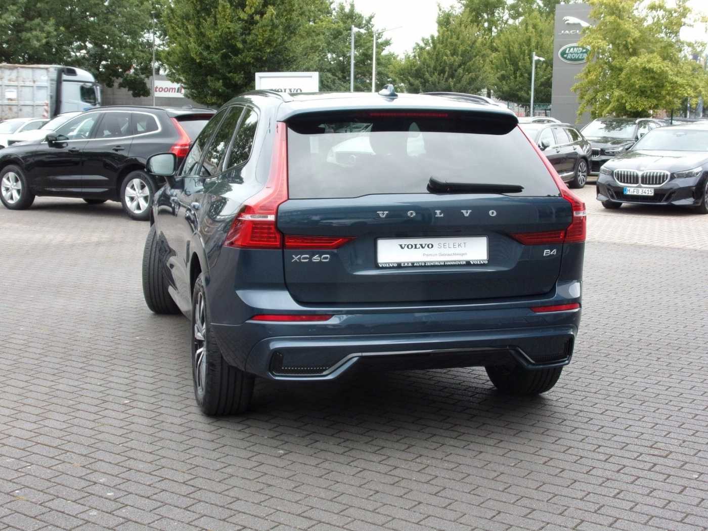 Volvo  B4 Plus Dark 2WD