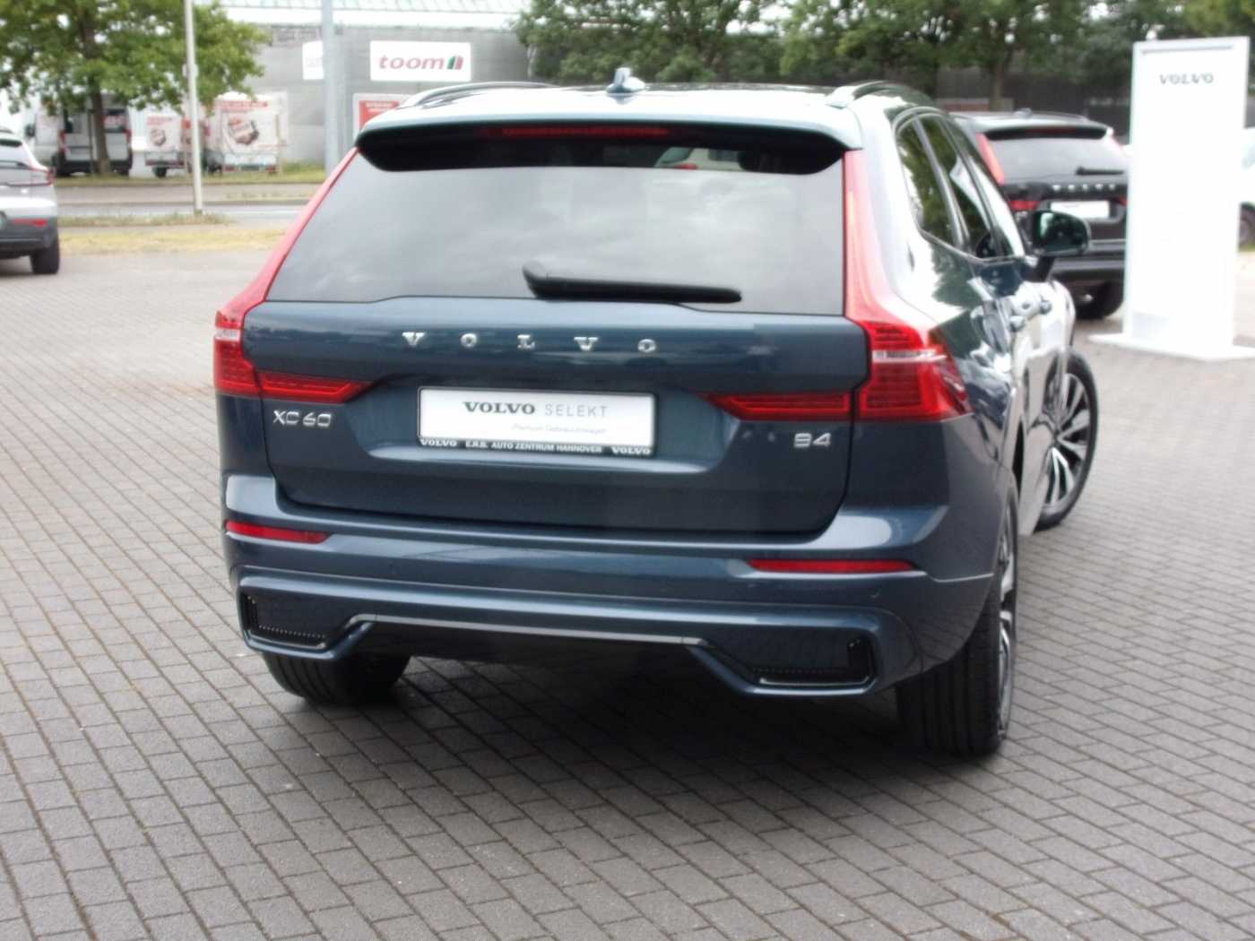 Volvo  B4 Plus Dark 2WD