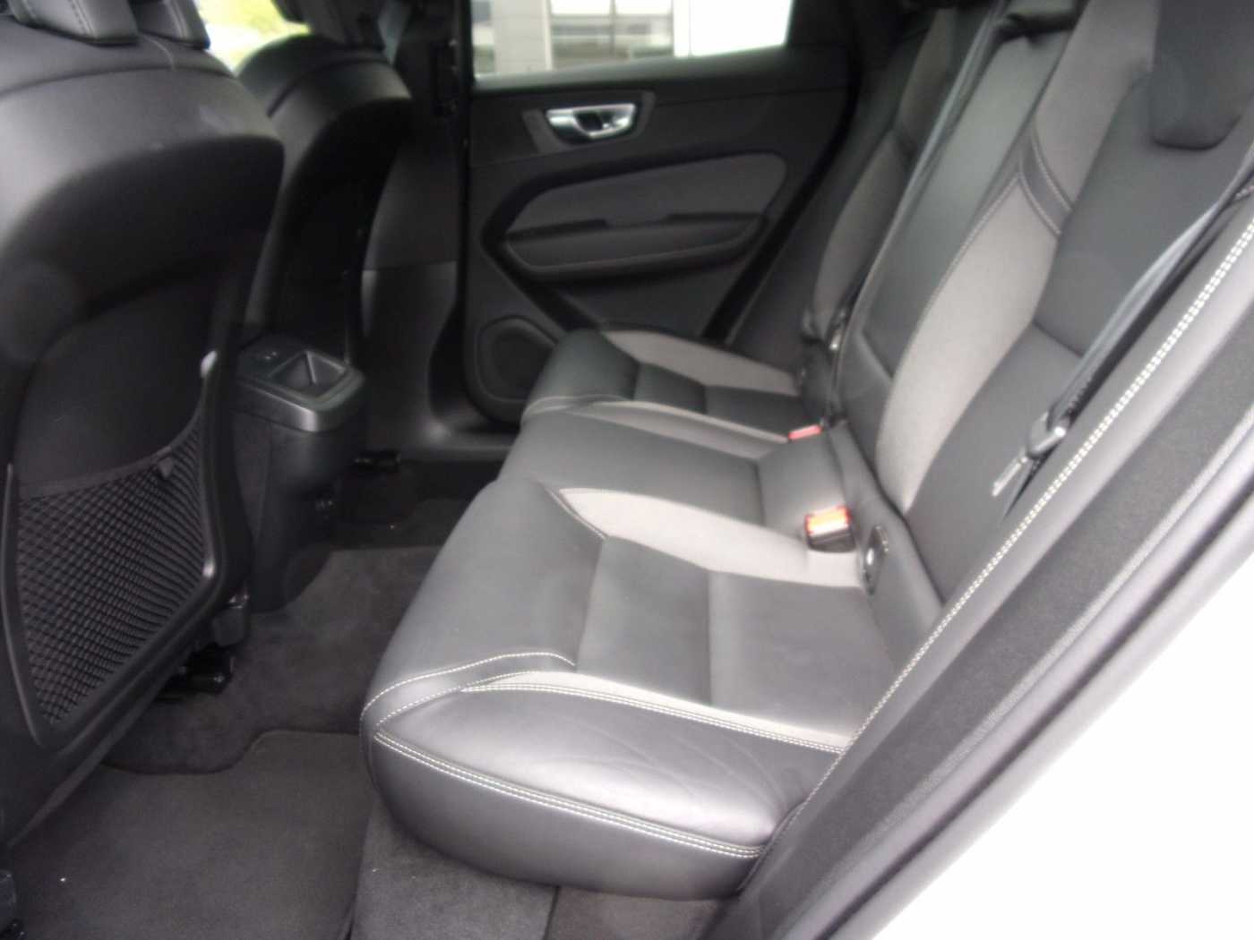 Volvo  B4 Plus Dark AWD