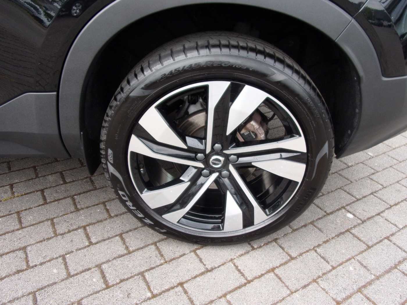 Volvo  XC40 Plus Dark 2WD