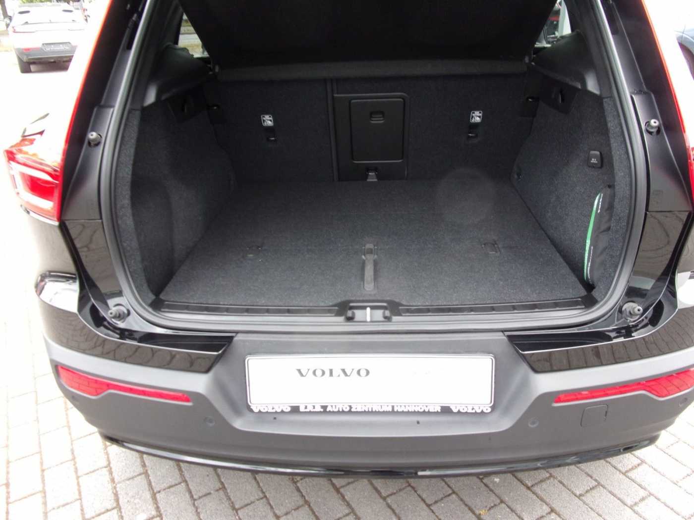 Volvo  XC40 Plus Dark 2WD