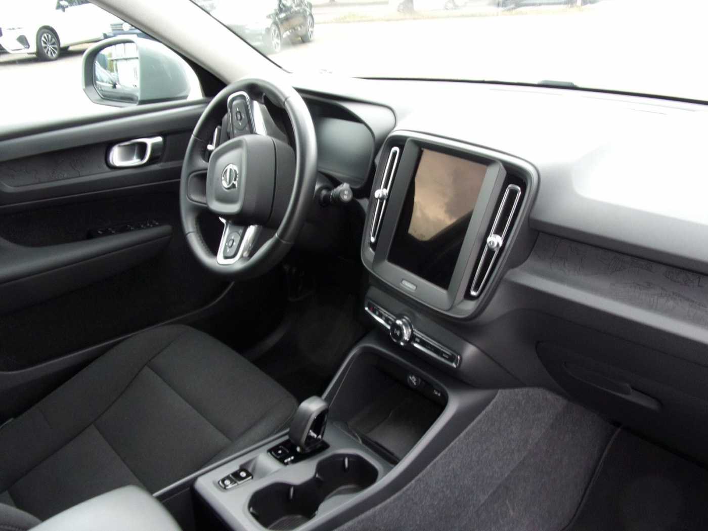Volvo  Essential 2WD