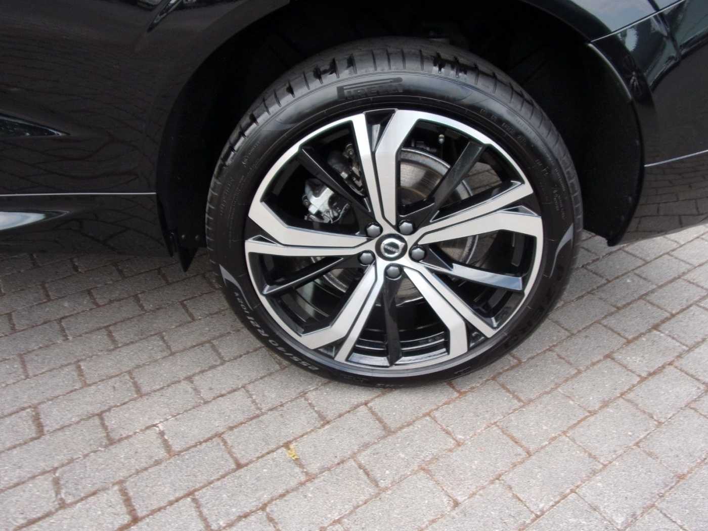 Volvo  Ultimate Dark 2WD