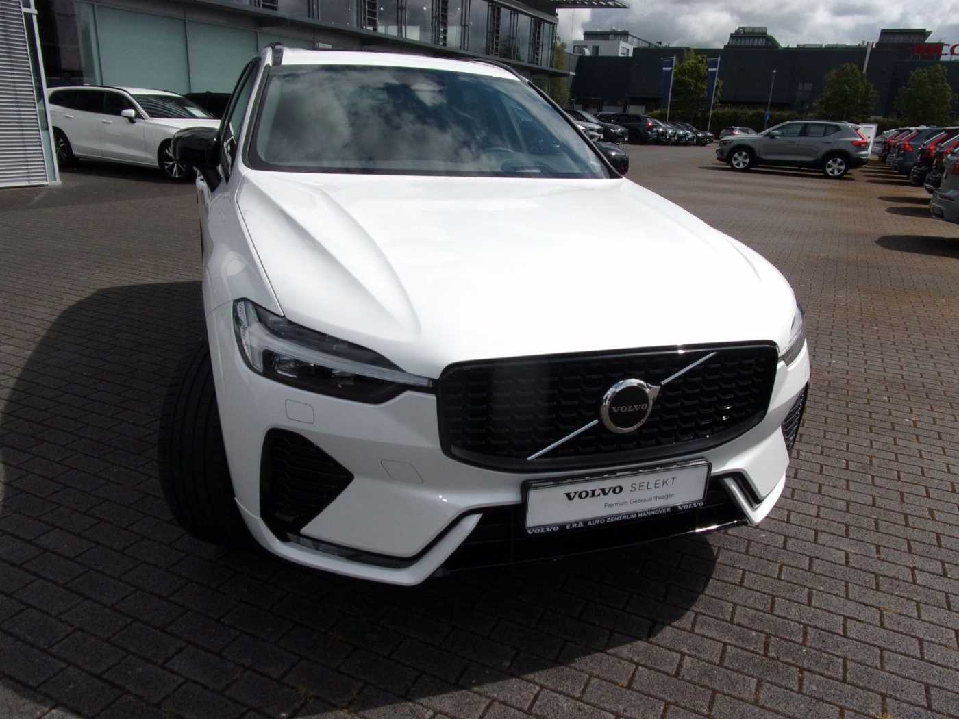 Volvo  B4 Ultimate Dark 2WD