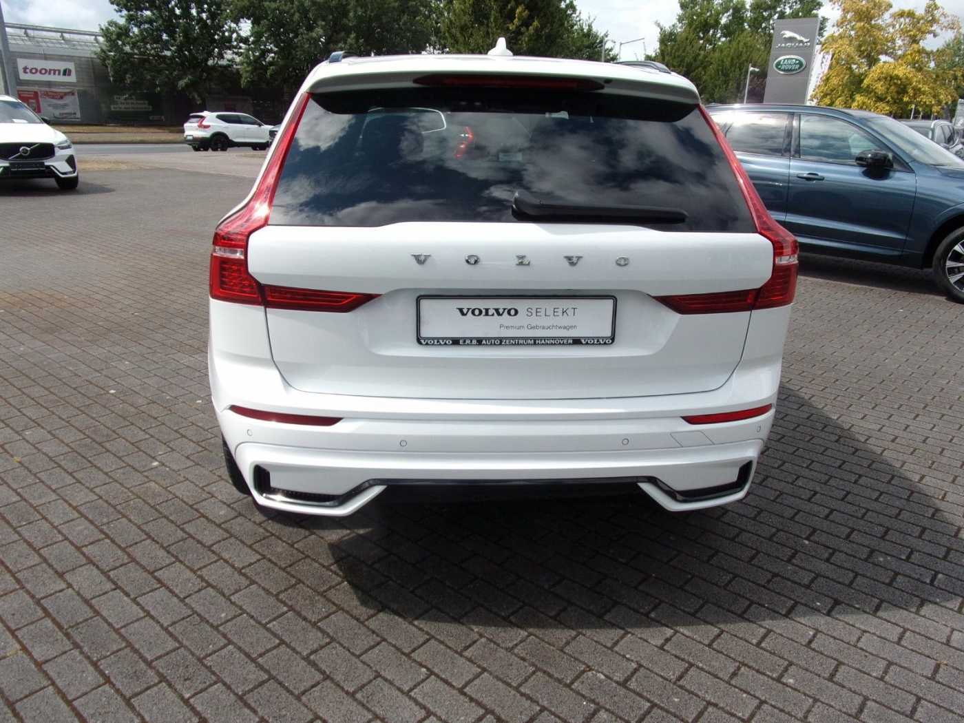 Volvo  B4 Ultimate Dark 2WD