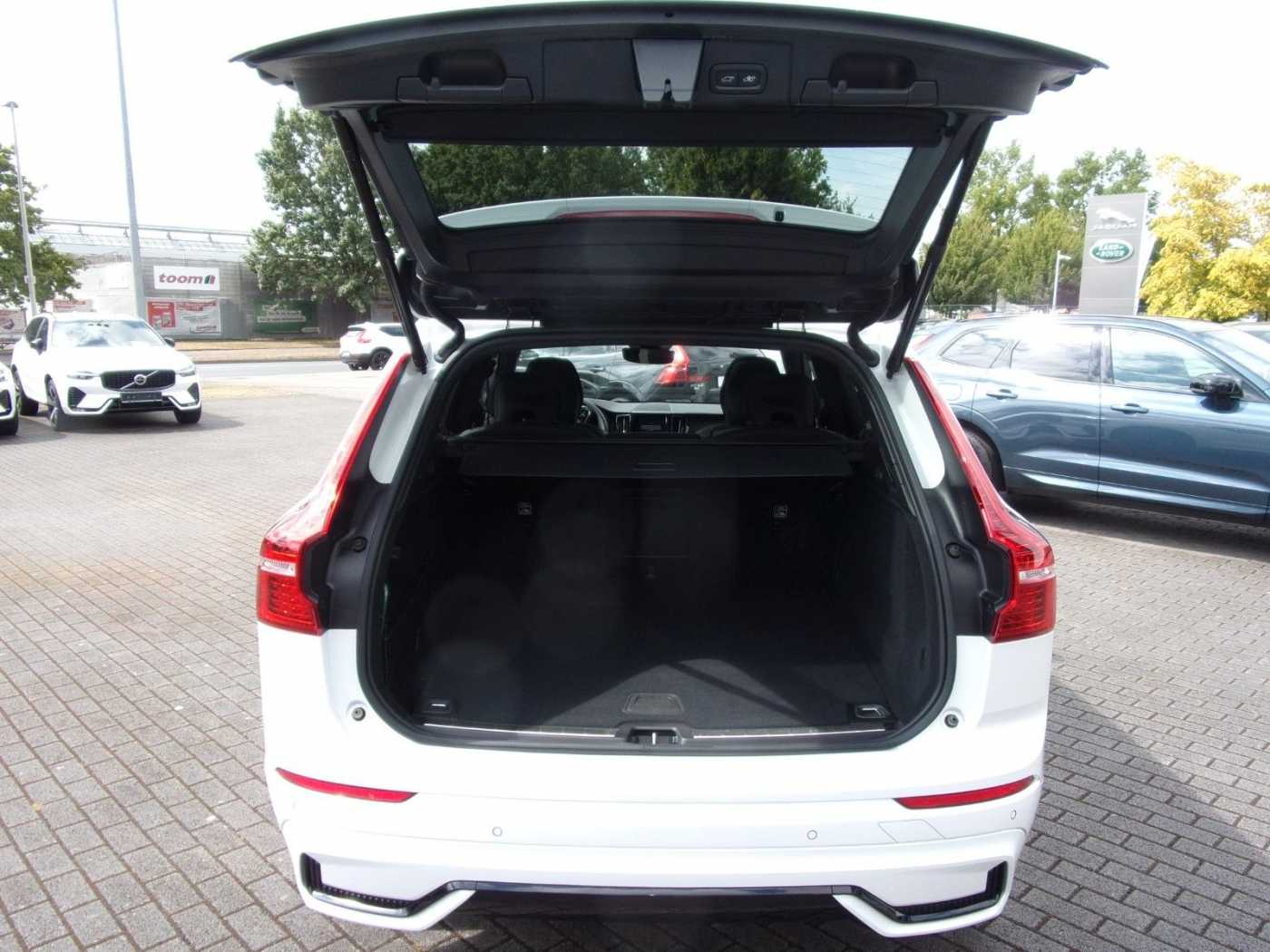 Volvo  B4 Ultimate Dark 2WD