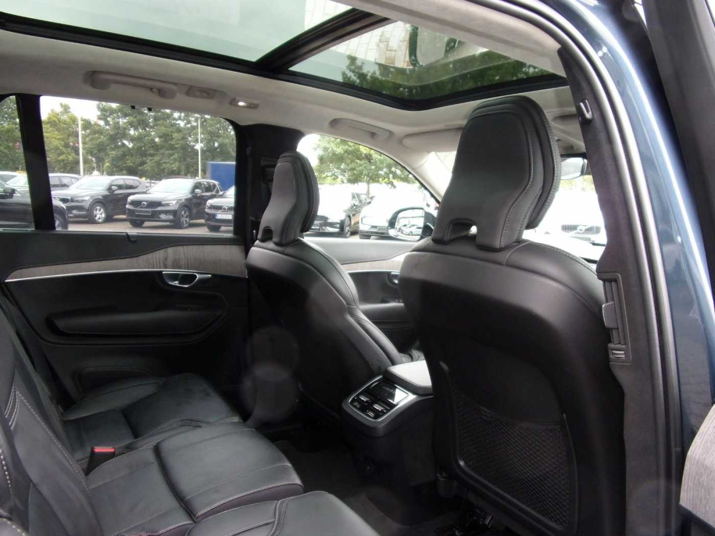 Volvo  B5 Ultimate Dark AWD