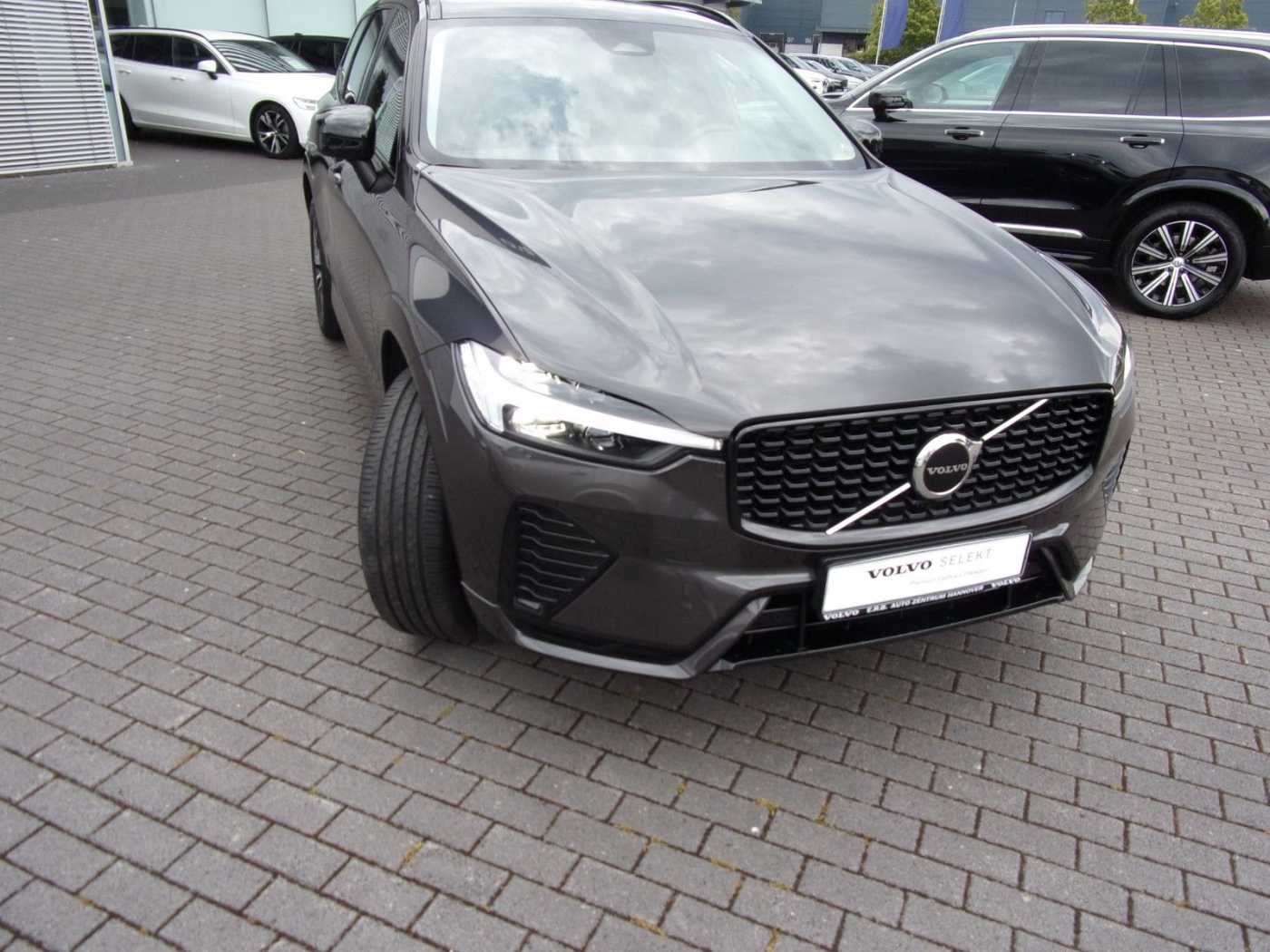 Volvo  B4 Plus Dark 2WD