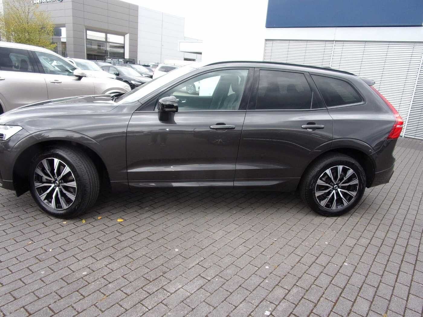 Volvo  B4 Plus Dark 2WD
