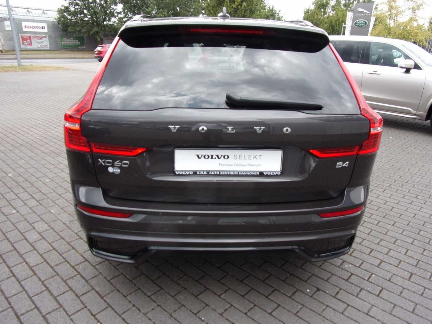 Volvo  B4 Plus Dark 2WD
