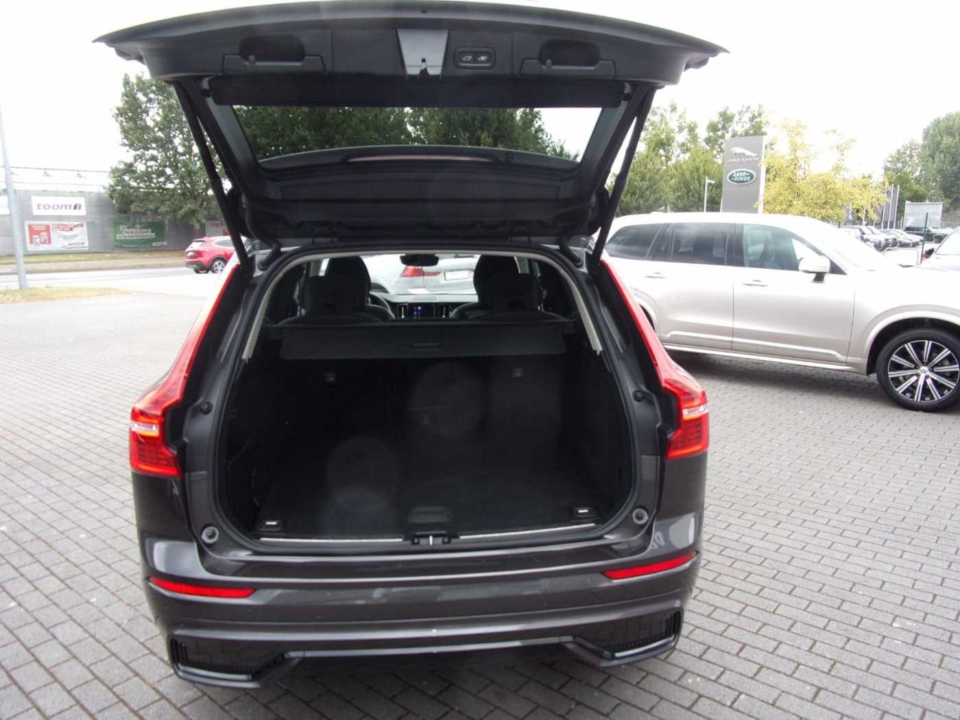 Volvo  B4 Plus Dark 2WD