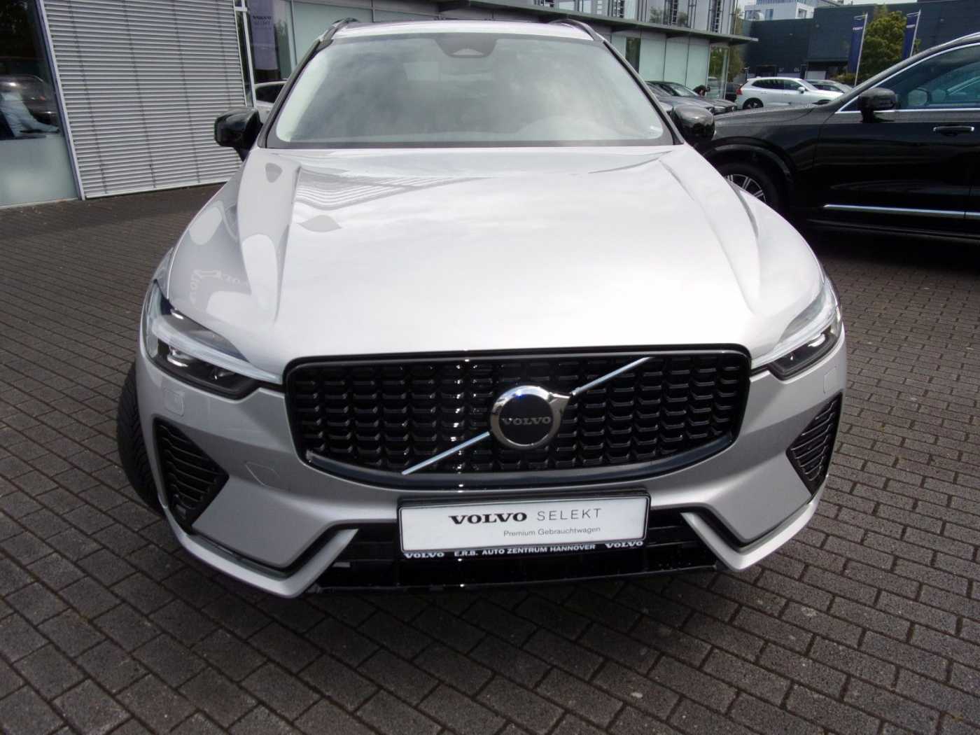 Volvo  B4 Plus Dark 2WD