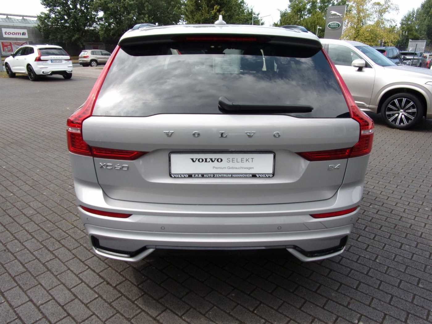 Volvo  B4 Plus Dark 2WD