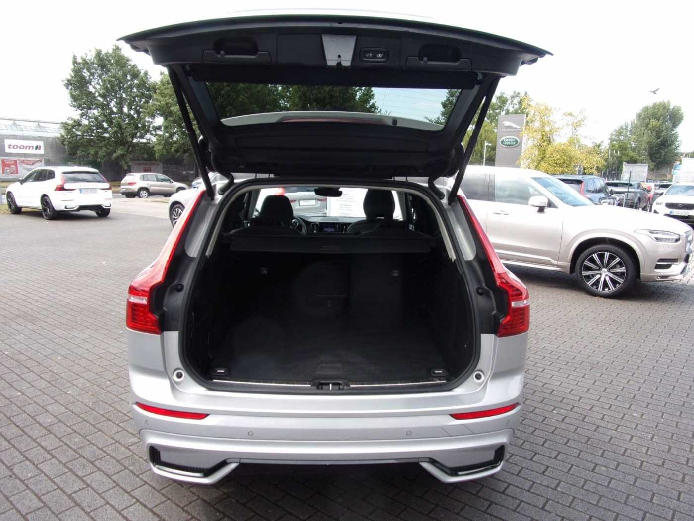 Volvo  B4 Plus Dark 2WD