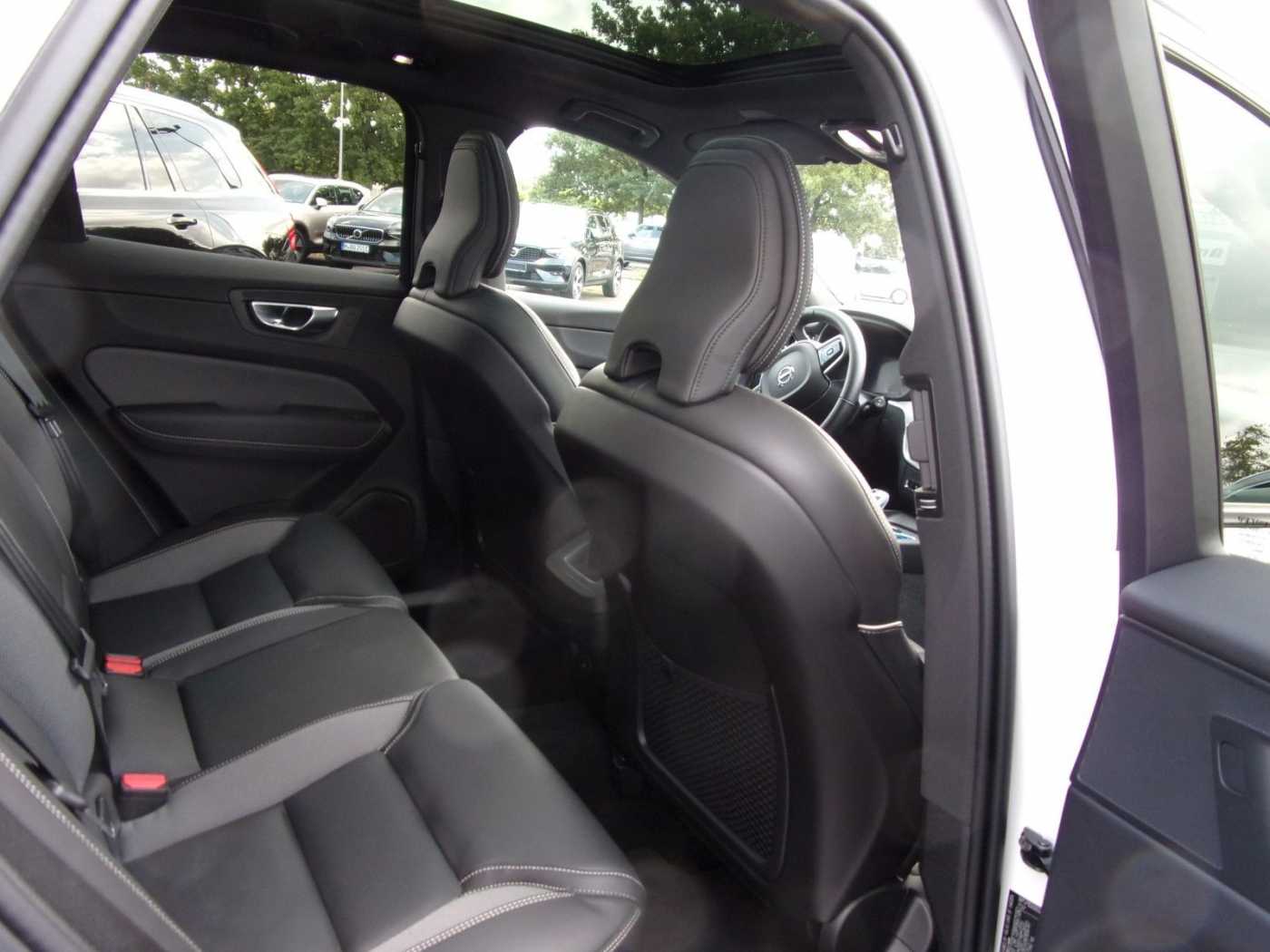 Volvo  B4 Plus Dark AWD