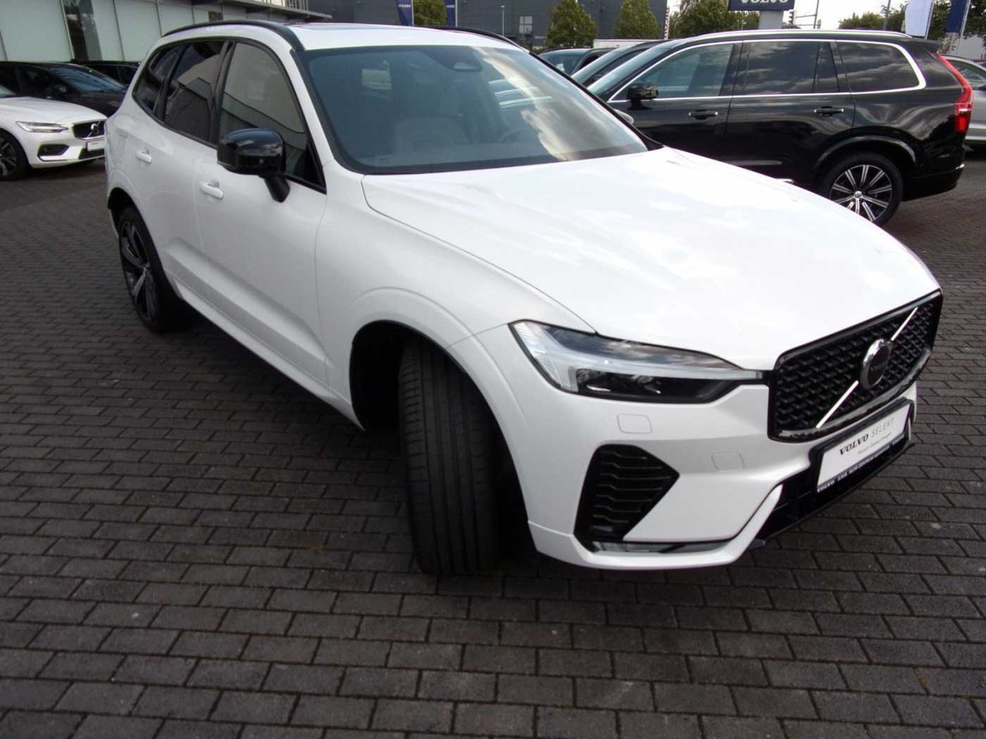 Volvo  B4 Plus Dark AWD