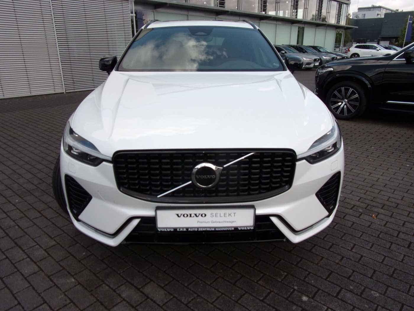 Volvo  B4 Plus Dark AWD