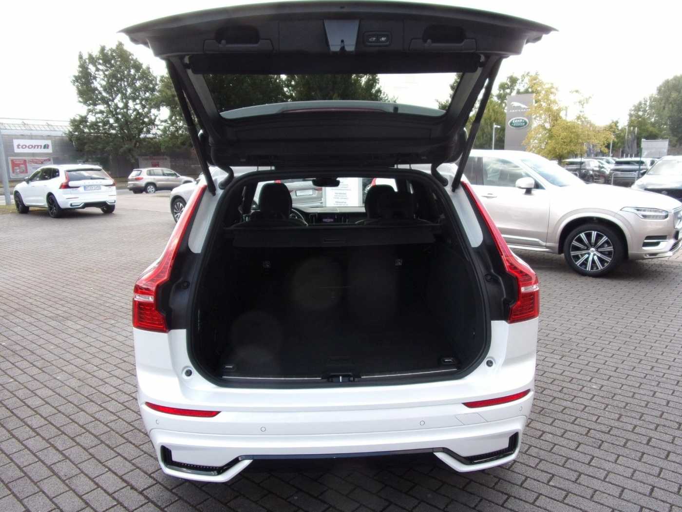 Volvo  B4 Plus Dark AWD