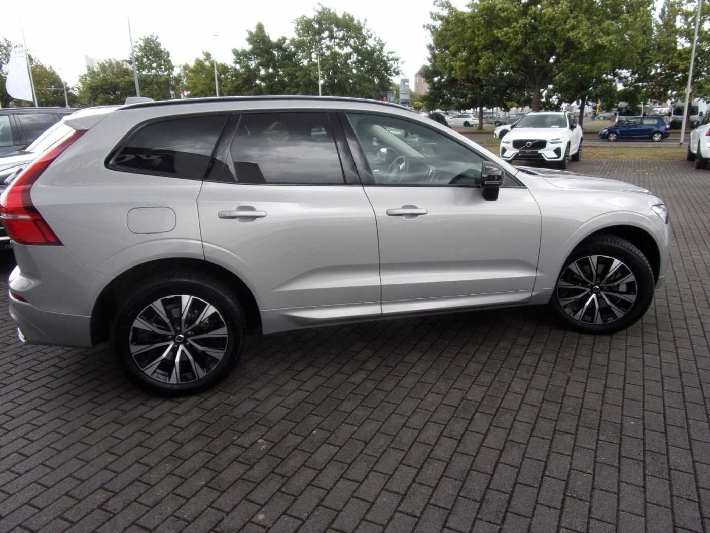 Volvo  B4  Plus Dark 2WD