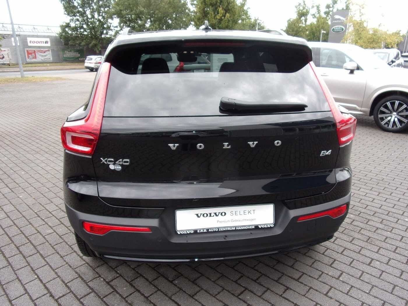 Volvo  B4  Ultra Dark 2WD