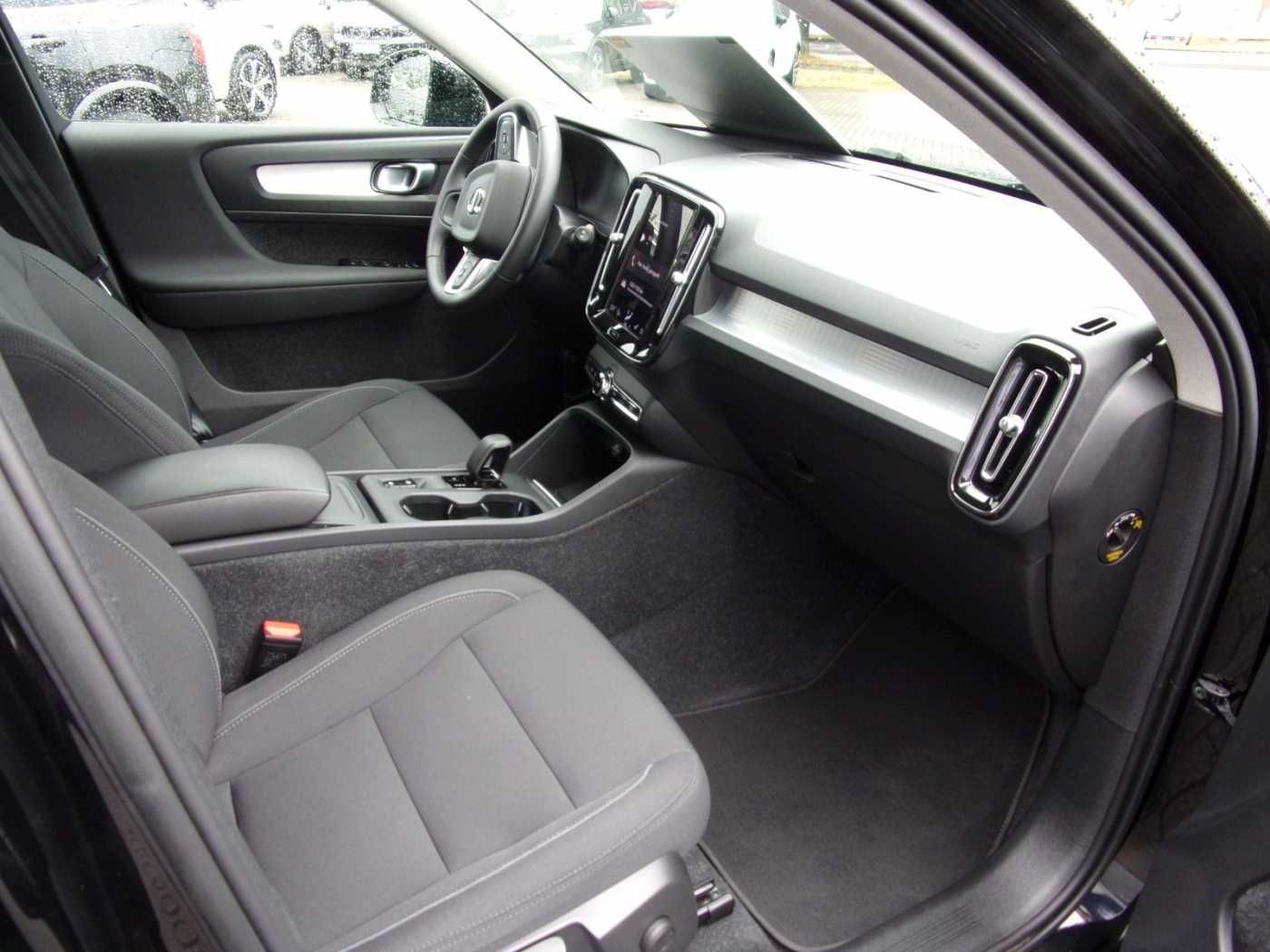 Volvo  T3 Momentum Pro 2WD
