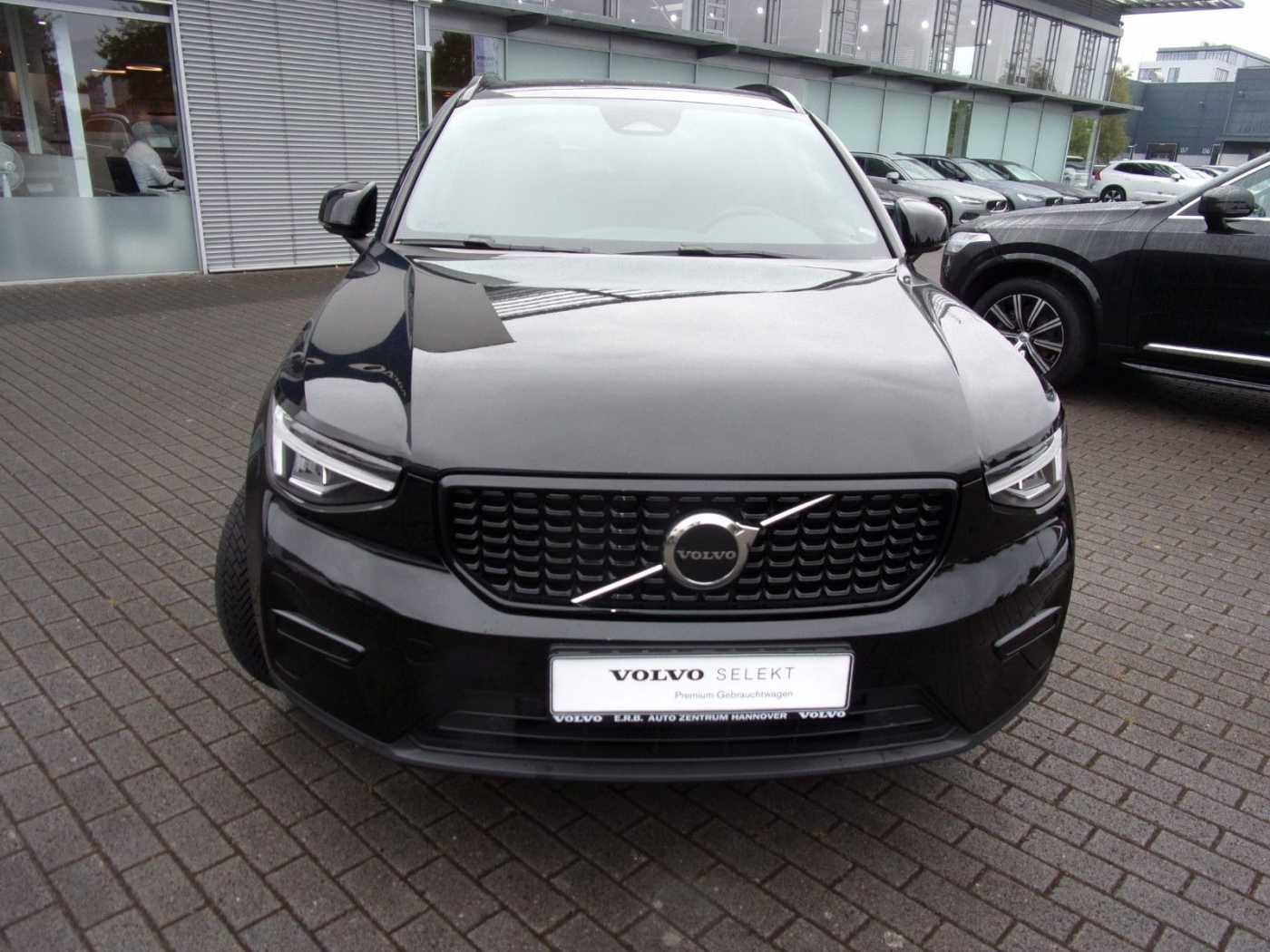 Volvo  B3 Plus Dark 2WD
