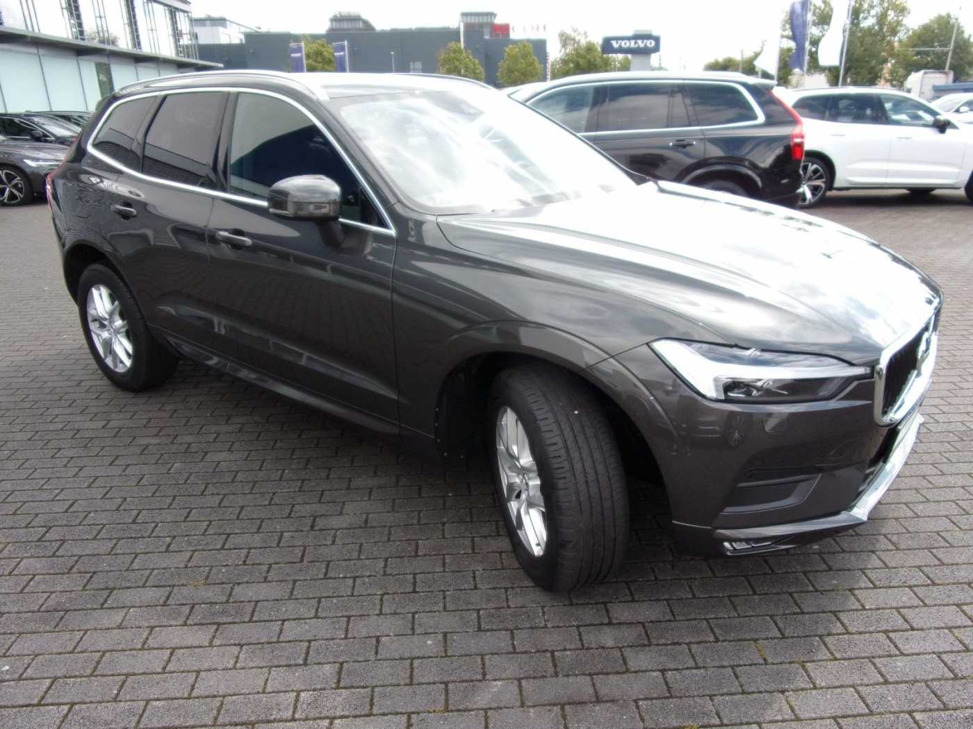 Volvo  B4 Momentum Pro AWD